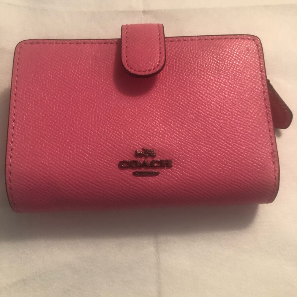 Pink coach wallet women’s